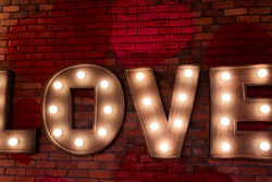 What Are Advantages of Acrylic Wall Lamp?