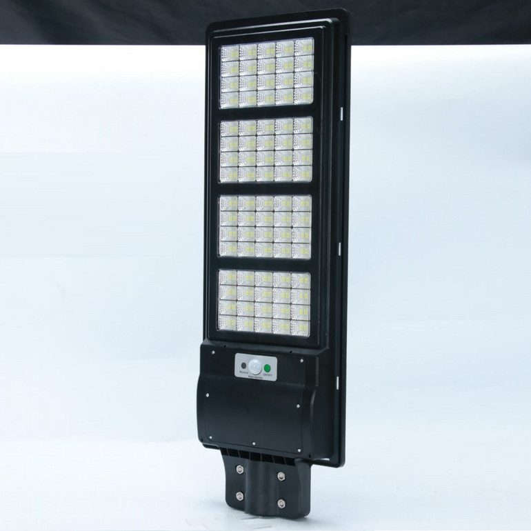 Integrated LED solar street lamp with diamond in residential courtyard