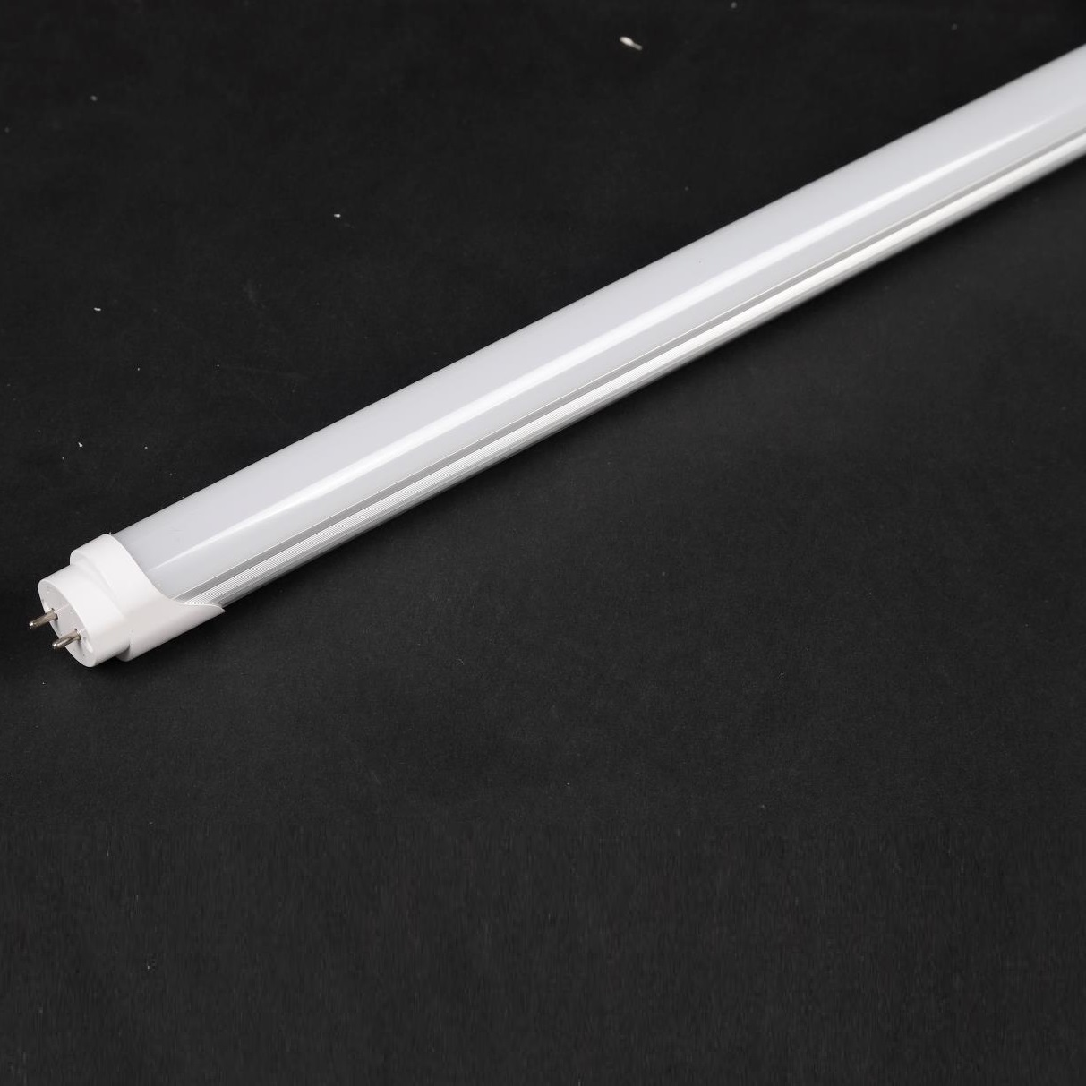 Highlight LED integrated light tube in exhibition hall, office and restaurant