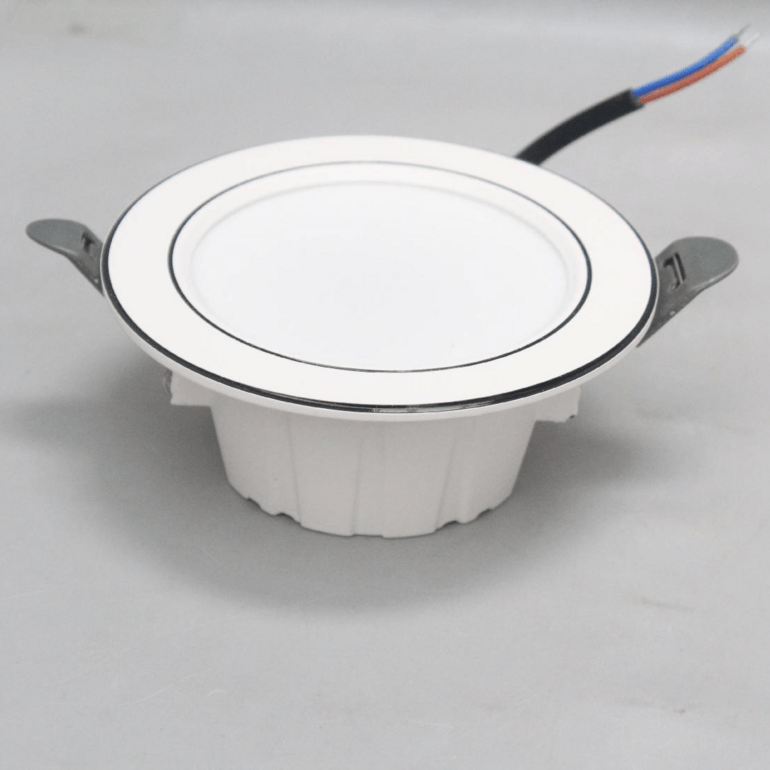 High elasticity buckle, corrosion resistance, and high heat dissipation downlight