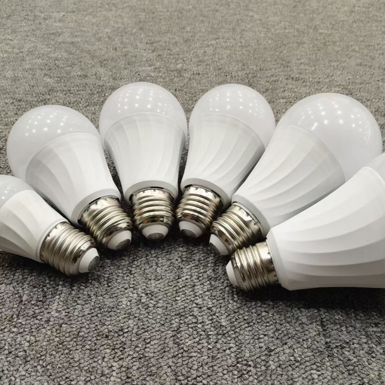 Household ordinary energy-saving wattage high brightness light bulb