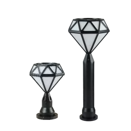 Diamond-shaped outdoor lawn lights