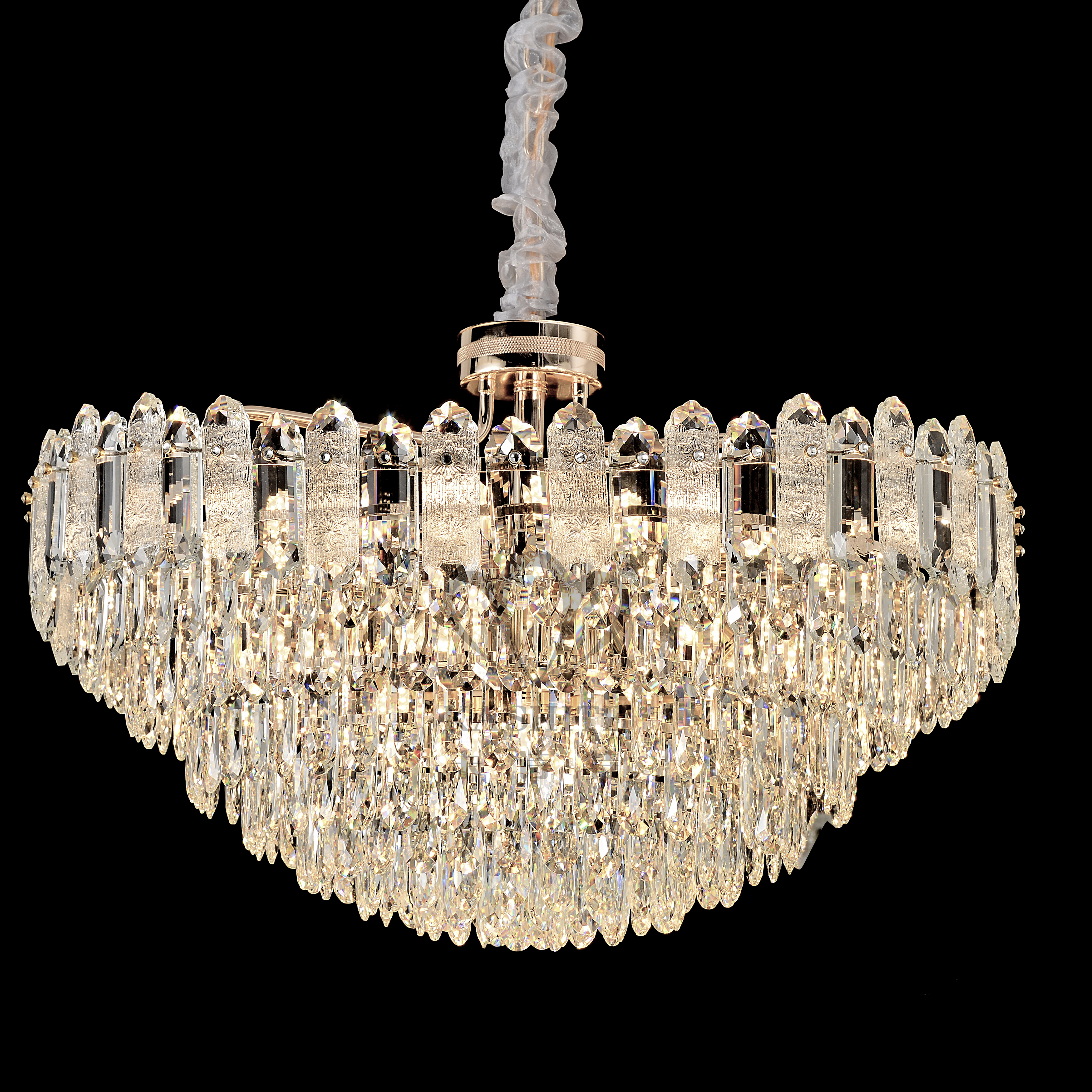 High-end atmosphere, fashionable and luxurious crystal chandeliers