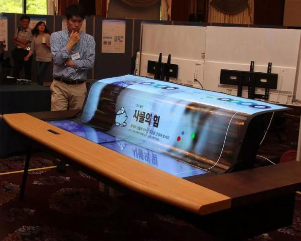 LG Developed the World’s 77-Flexible and Transparent OLED Display