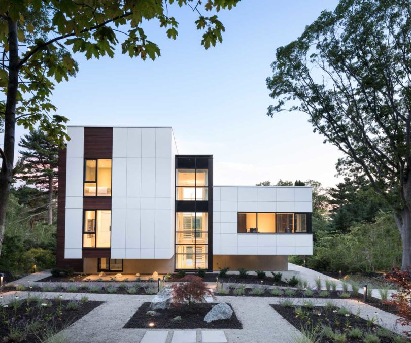 Syncline House Sits on a Concrete Base