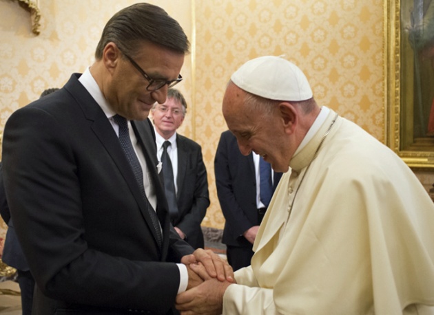Pope gives blessing to LED revolution at St Peter’s
