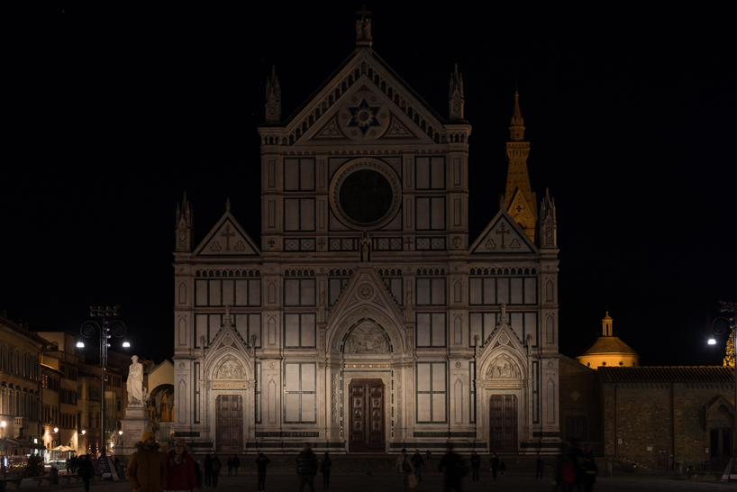  Florence's Santa Croce Basilica with A Façade of White Light