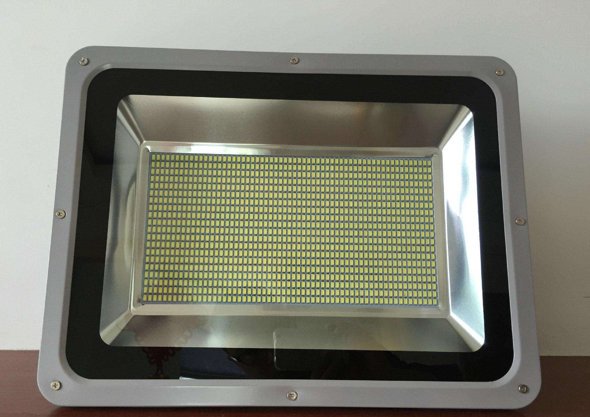 What Are Precautions for Choosing SMD Floodlights?