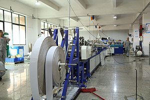 Automatic packaging line for lamp tube