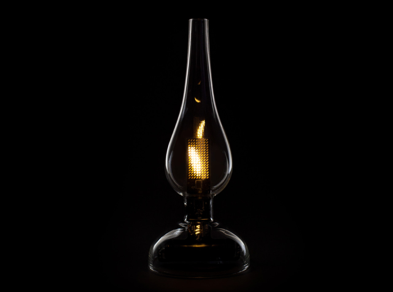 ‘Midnight Oil‘ and ‘Eternal Flame’ LEDs Capture the Flicker of Real Candlelight
