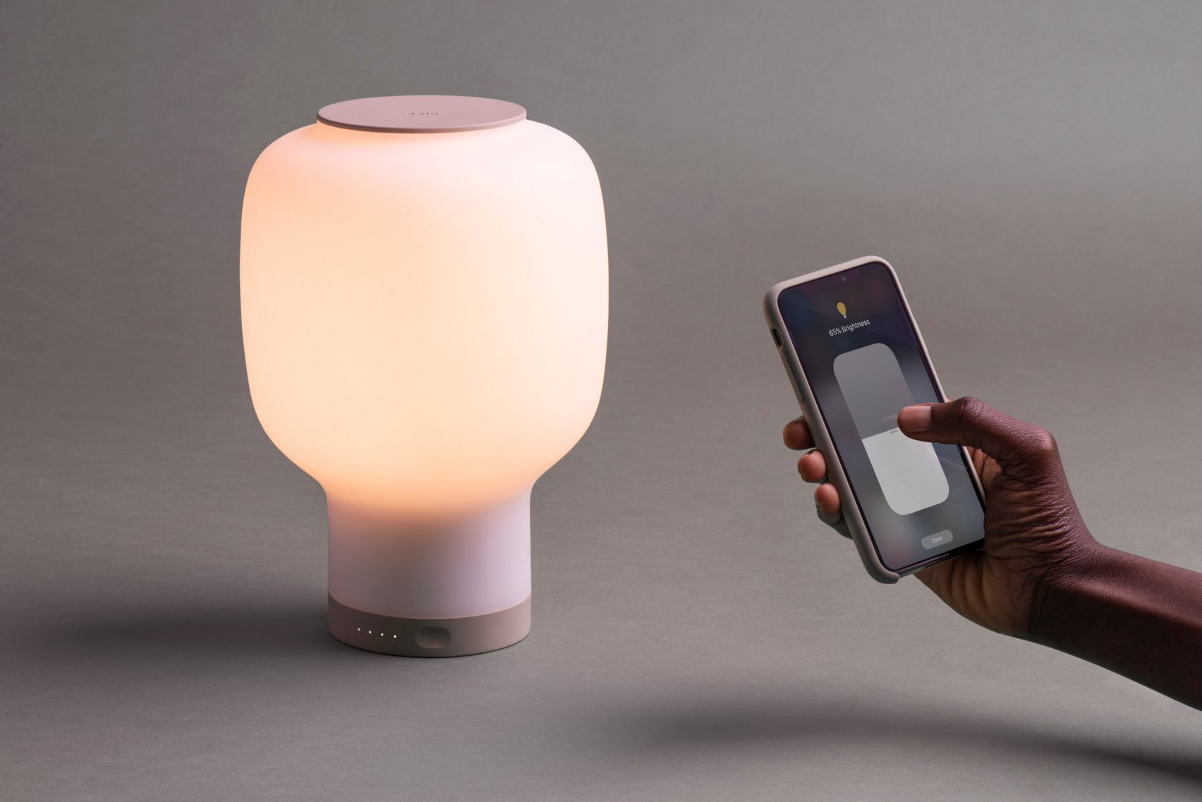 Nolii's Wireless Rise Lamp Also Functions as a Charger and An Alarm Clock Nolii's Wireless Rise Lamp Also Functions as a Charger and An Alarm Clock