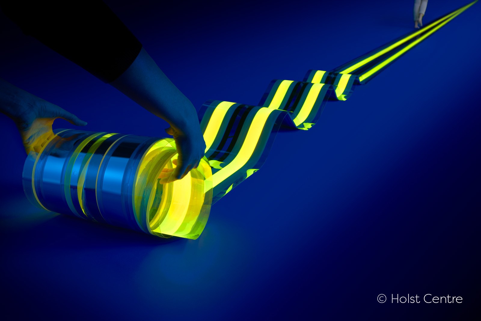 Holst Centre And Partners Develop 15 Meter OLED And Flexible Lighting Electronics