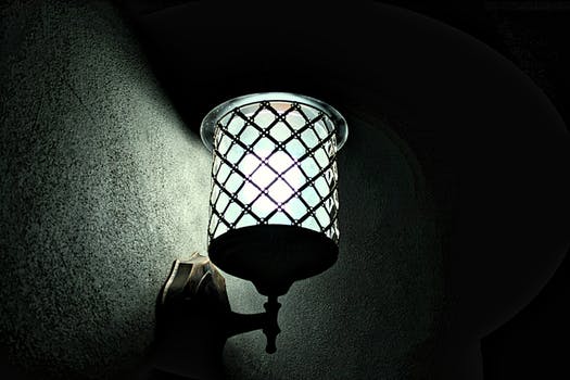 How to Better Match the Chinese Style Crystal Lamp in the Living Room