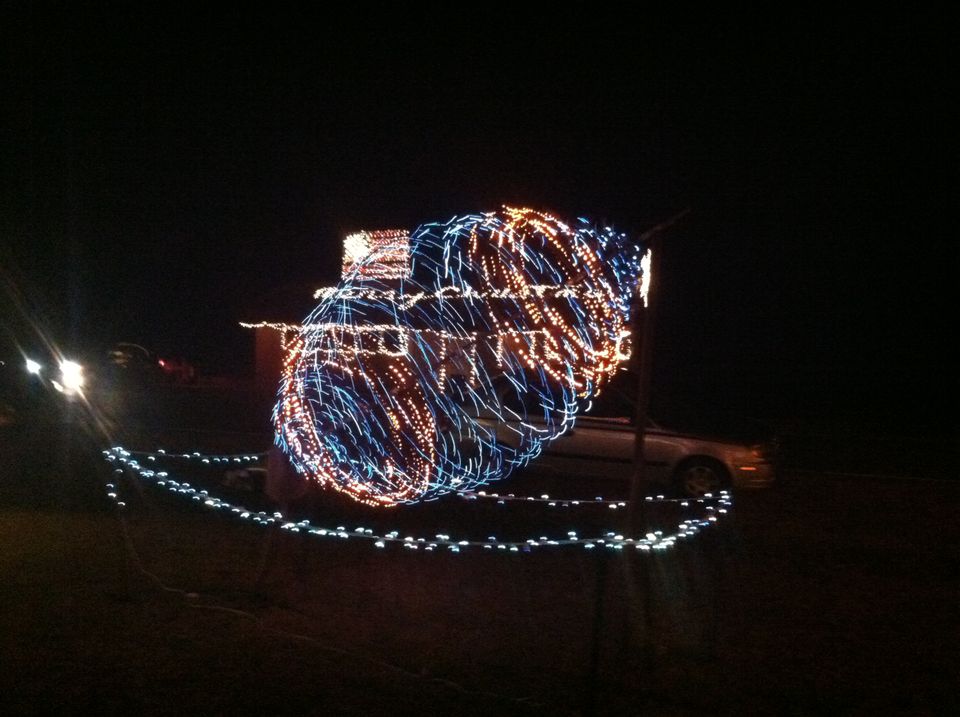 An Etowah County family won the grand prize in Monday night’s early episode of “The Great Christmas Light Fight."
