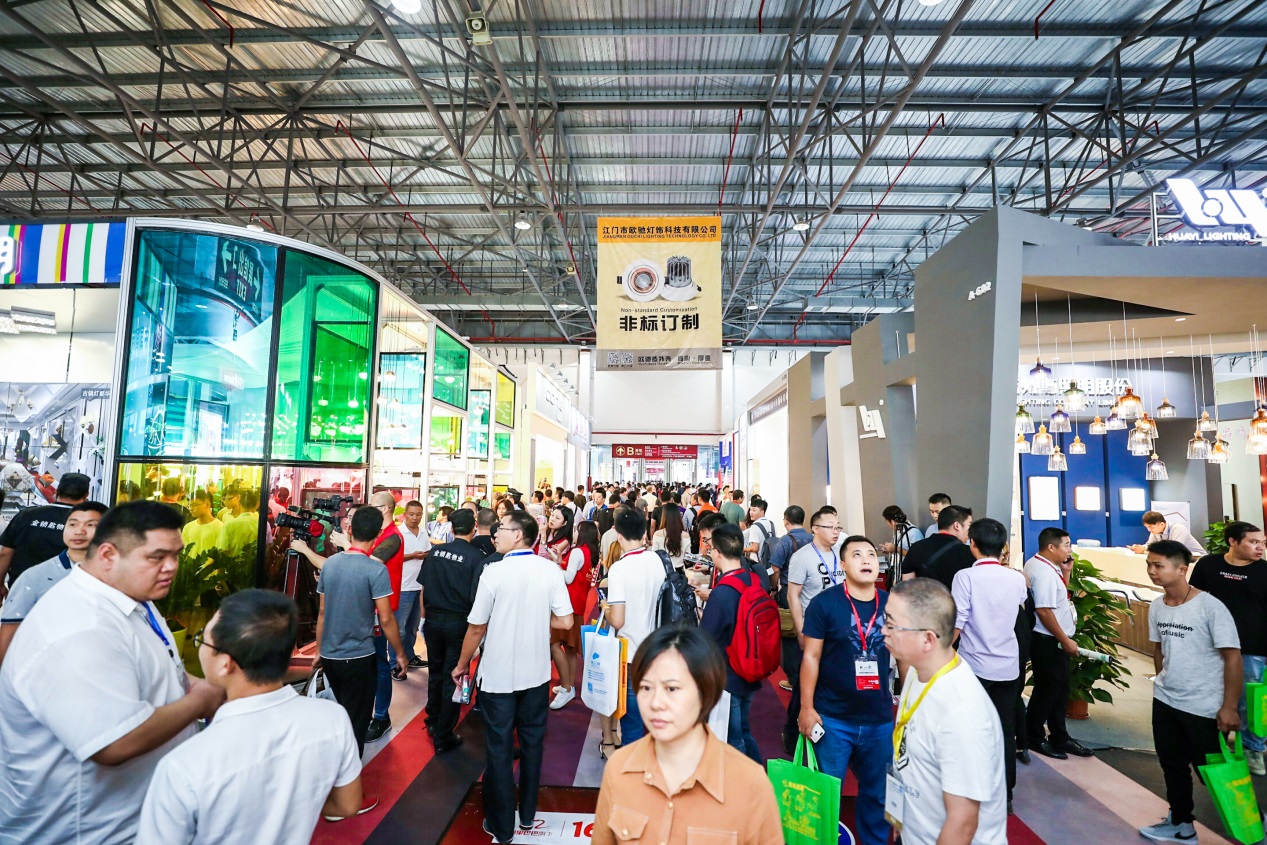 2000 Lighting Exhibitors Jointly Create a Purchasing Boom on the Spring Feast