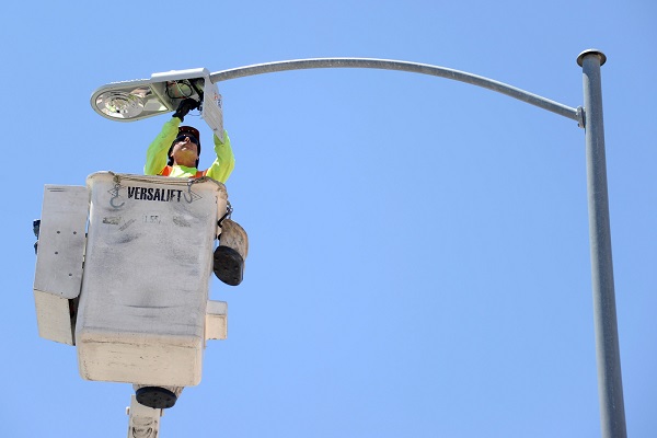 UK and Canadian Cities Promote LED Street Lights and Smart Lighting System Installation