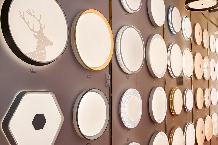 What to Pay Attention to When Buying a Minimalist Living Room Ceiling Light