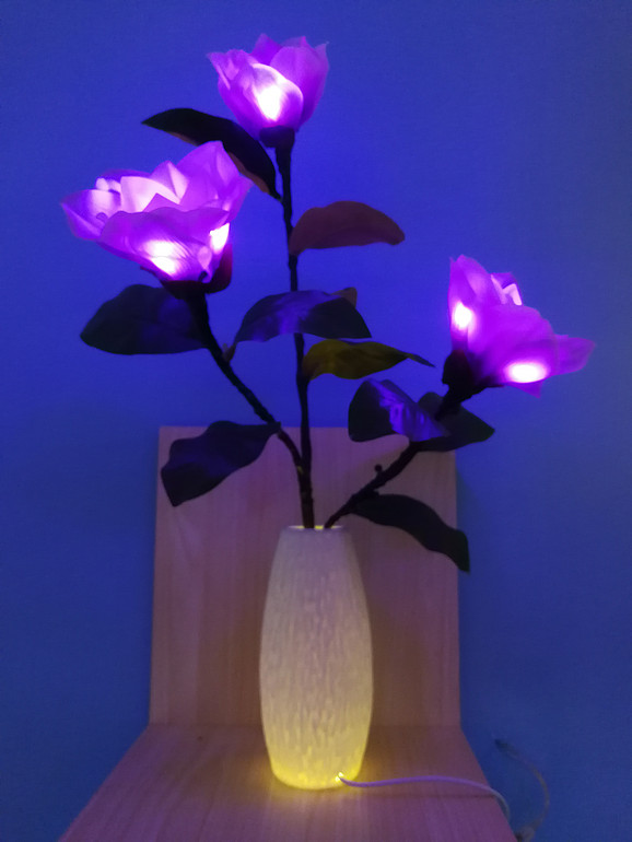 LED Magnolia vase lamp