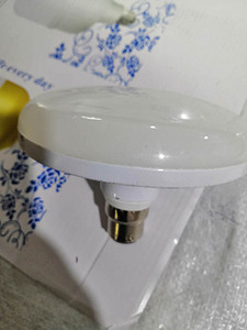 Simple white LED UFO bulb