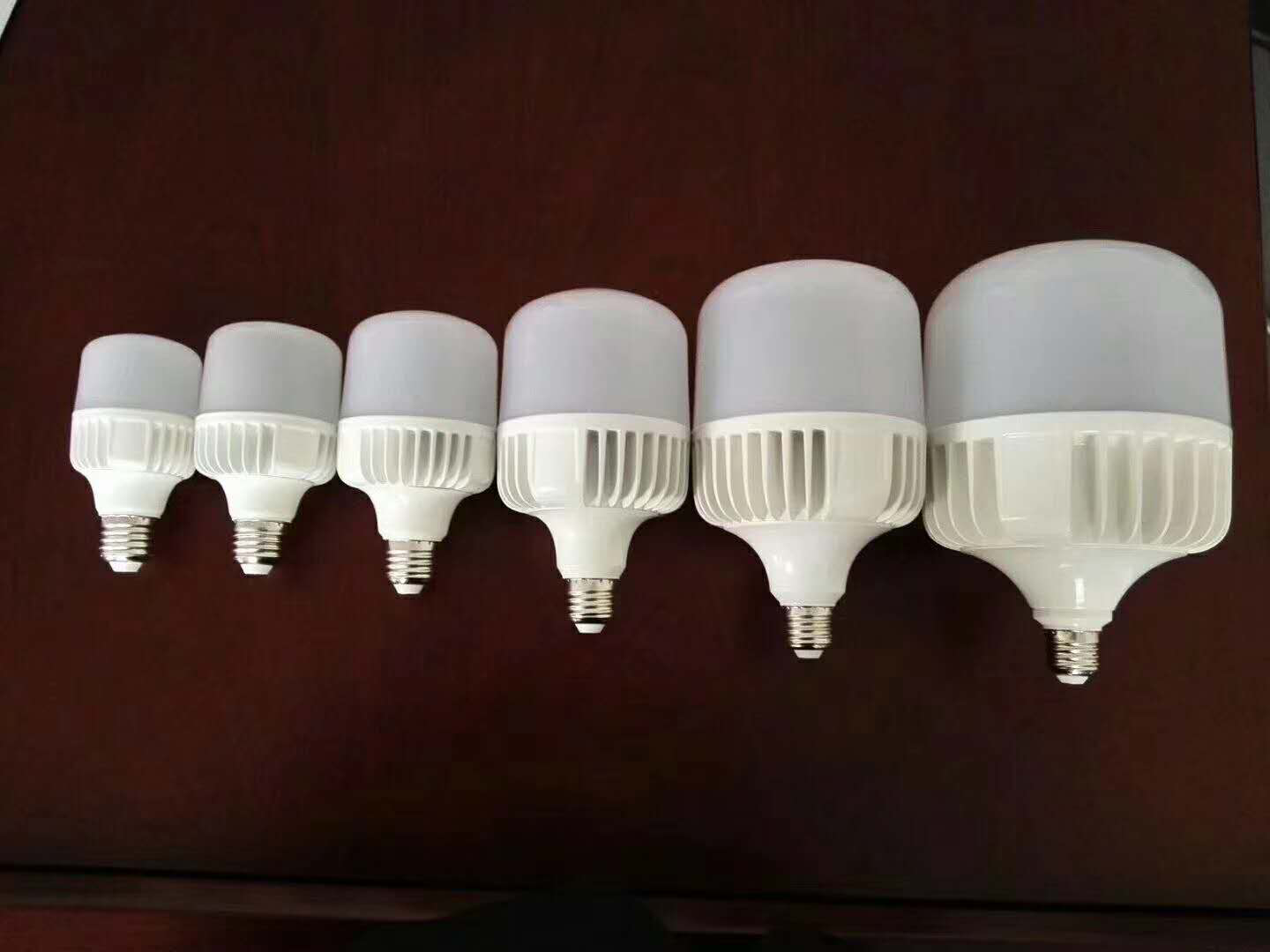 T-type White Simple Plastic-wrapped Aluminum Screw Thread LED Bulb Lamp