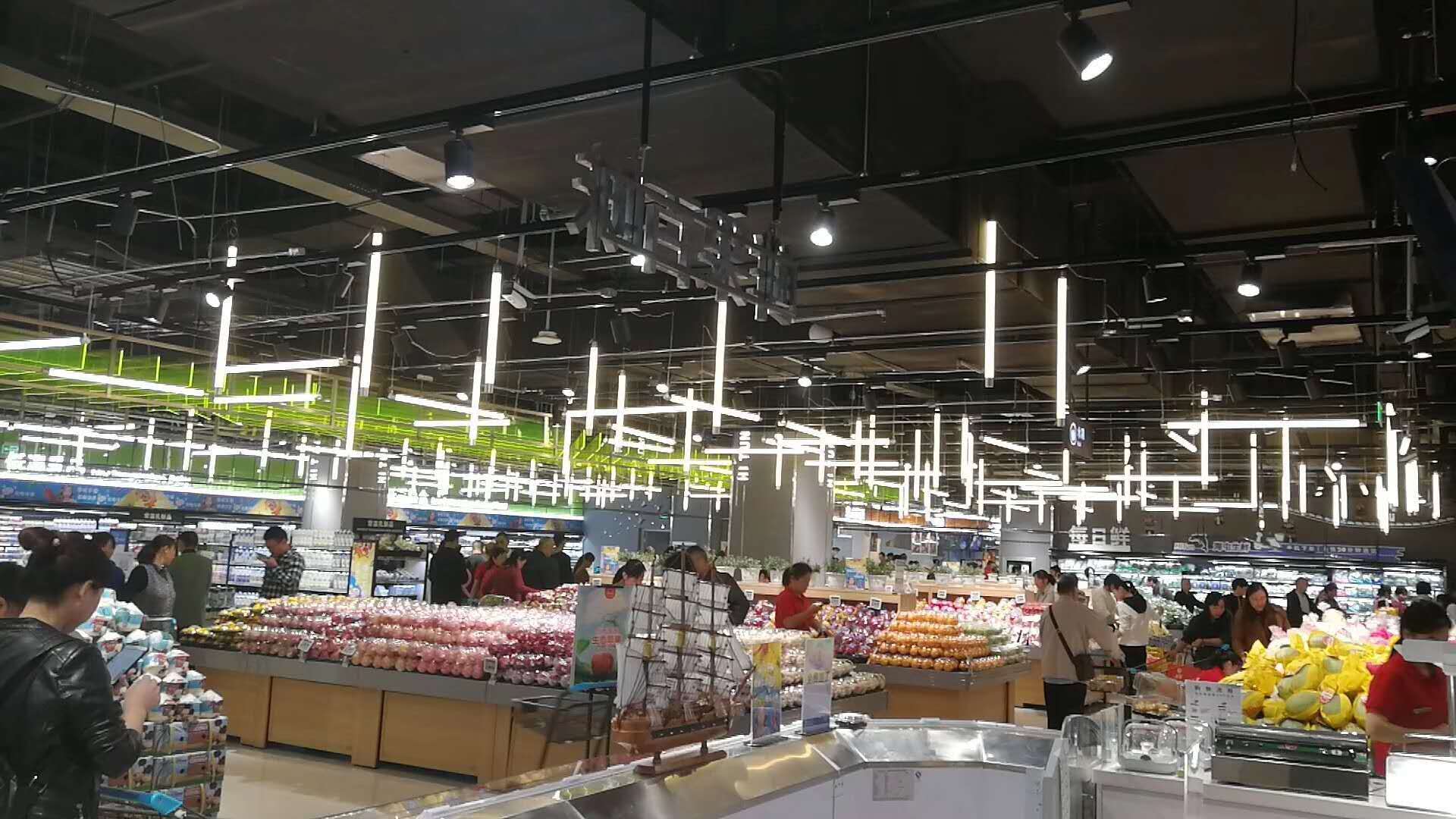 Cylindrical supermarket fluorescent lamps