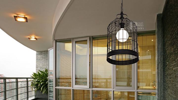 What Lights Should Be Used for Balcony Décor?