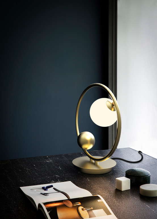 Modern contracted individual character desk lamp