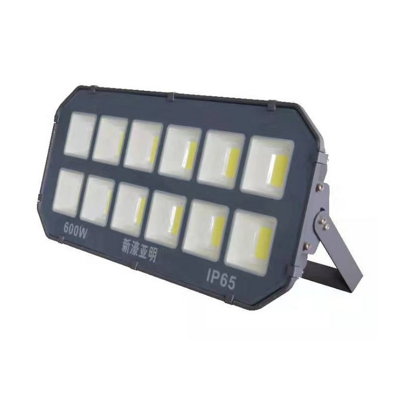 High power flood light