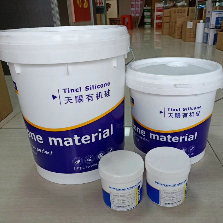 Adhesive-curable Organic heat-conducting Silica Gel