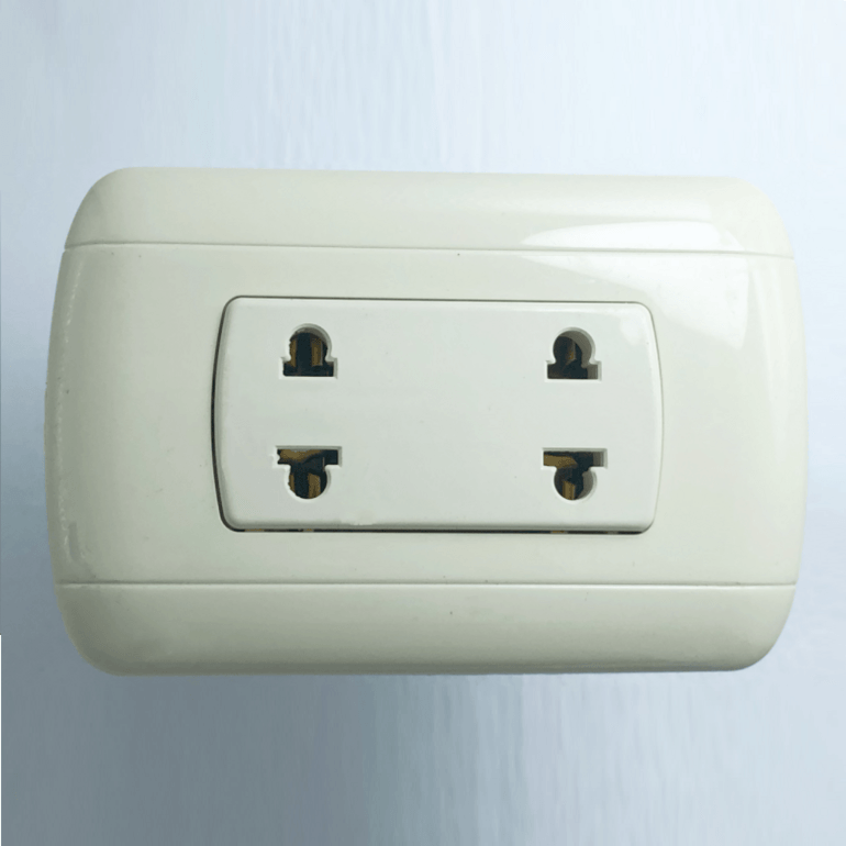 Four hole socket