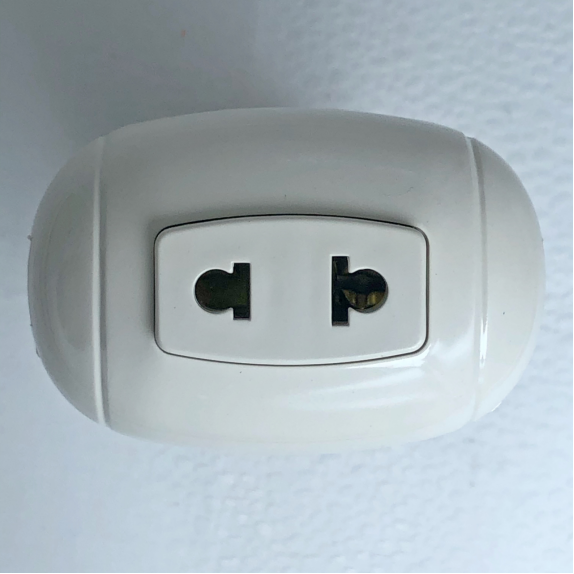 Simple and bright install small socket