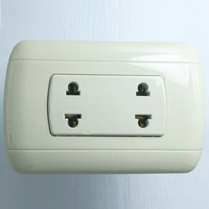 Simple four-hole socket