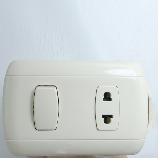 Simple switch socket