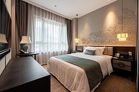 Is the Chinese- Style Bedroom Wall Light Worth Customizing?