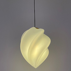 Simple and creative warm light 3D-printed small chandelier in living room and dining room