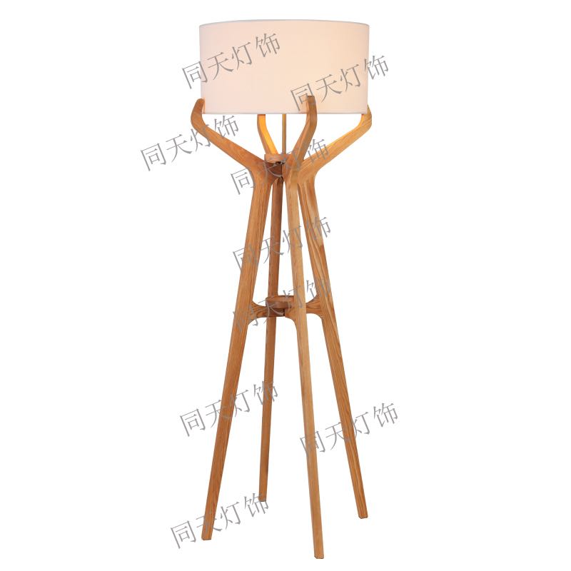 Wooden frame supports four-corner lampshade, simple and fashionable creative floor lamp