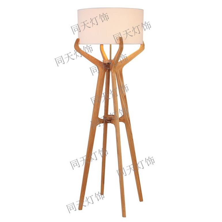 Wooden frame supports four-corner lampshade, simple and fashionable creative floor lamp