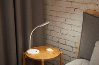 How to choose a modern ceramic desk lamp with high quality