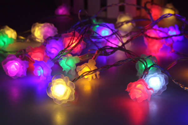 How about decorating with the Christmas seven-color-changing small night lamp