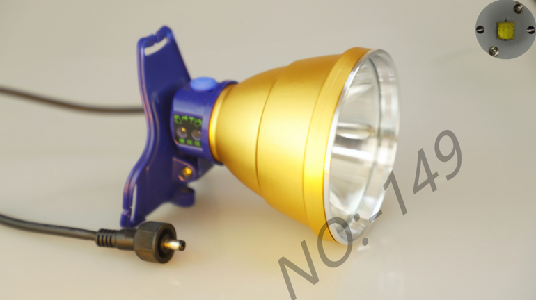 12V strong light condensing light can be connected to the power searchlight for long-range shooting