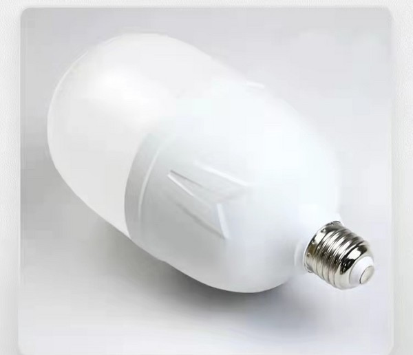 Household energy saving high brightness LED bulb