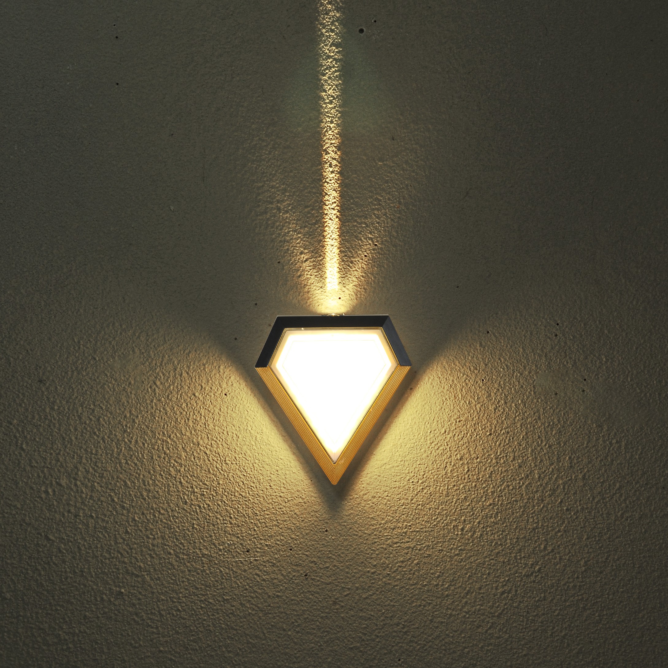 Light famous indoor simple and novel diamond LED wall lamp