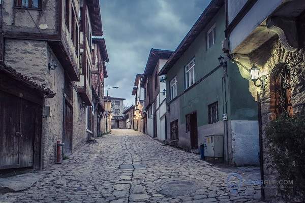 What Advantages Do European-Style Wall Lamps Have?