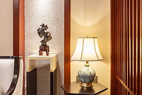 New Chinese- Style Wooden Table Light with Excellent Workmanship and Suitable for Families