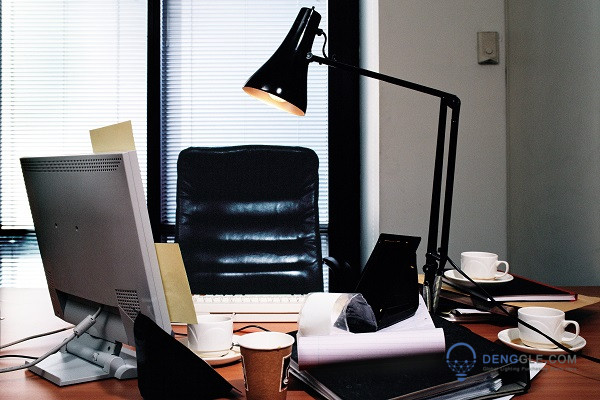 Is the Metal Folding Table Lamp Practical and Worth Choosing?