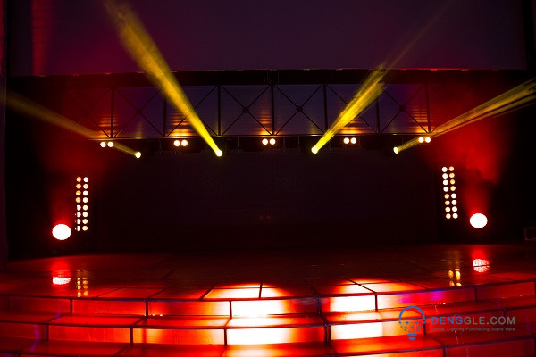 What Are the Strengths of a Multifunctional Spotlight?