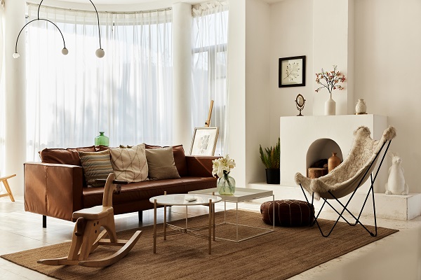 Characteristics of Simple European-Style Living Room Lamps