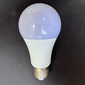 E27 Screw-screw Home Ultra bright LED energy saving bulb