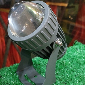 A beam of light outdoor LED lawn lamp