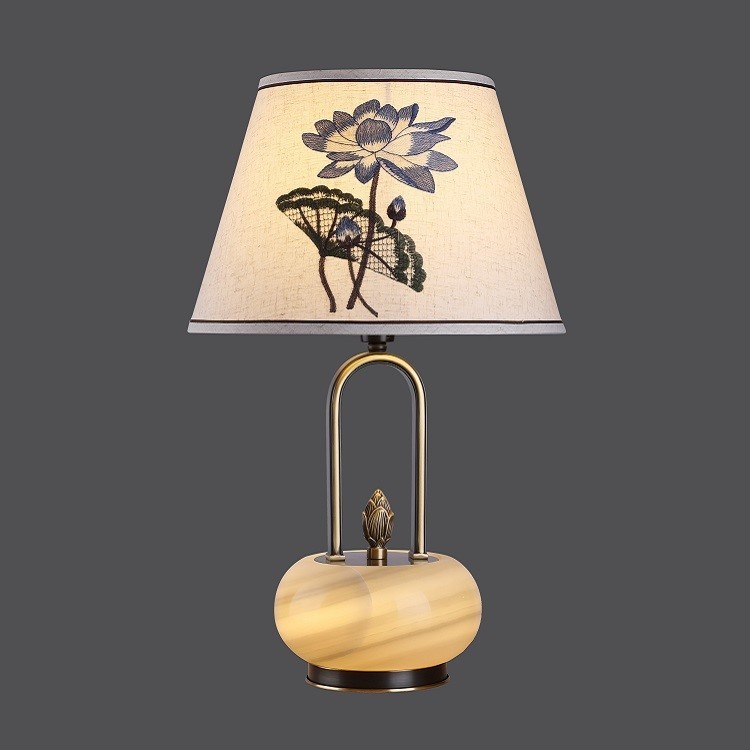 Elegant Chinese style embroidered full brass table lamp